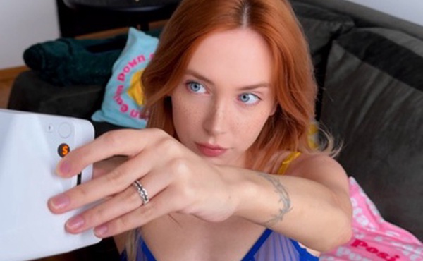 Stepsister was creampied for taking naked polaroid photos - [Loly Nebel]