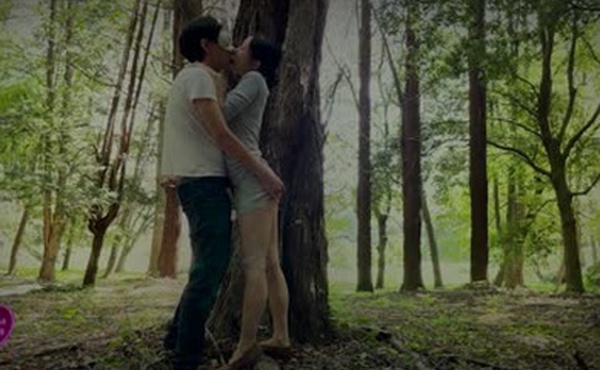 躲在树后在国家公园做他妈的太难了--4K-60fps--国产自拍--森林-户外-开阔-裸露-服装-变态-高画质